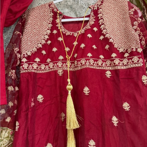 Indian Pakistani Embroidered Red and Green Traditional Maryam Hussain dress - Picture 11 of 14